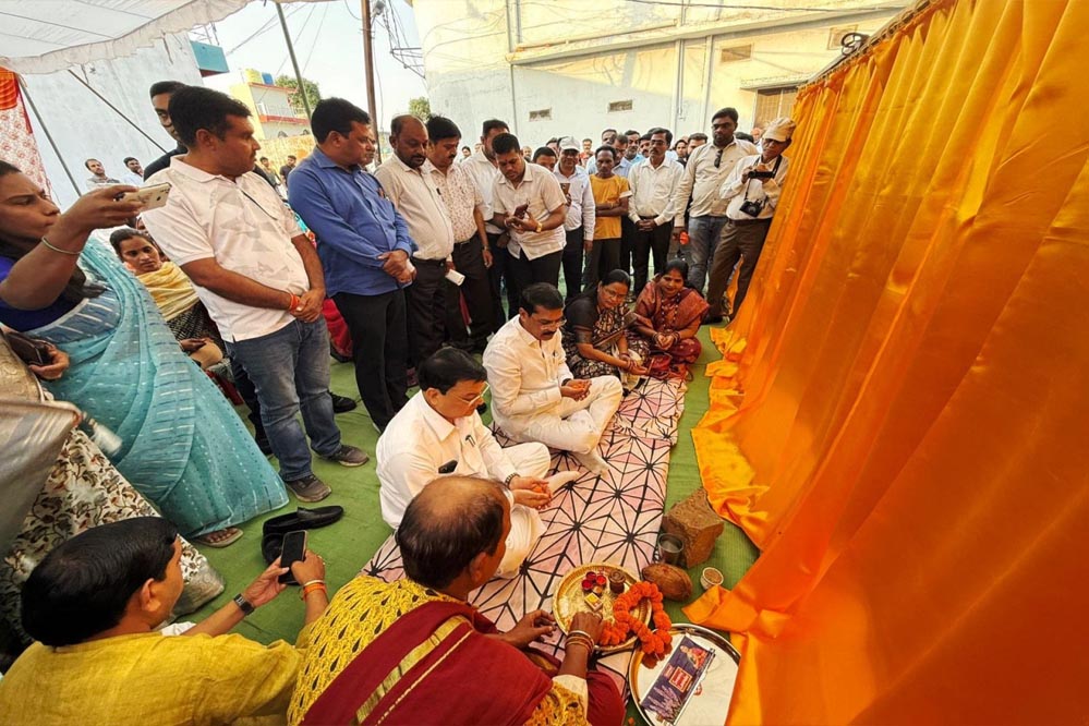 रायपुर : उद्योग मंत्री ने कोरबावासियों को दी 4.92 करोड़ रूपए के विकास कार्याें की सौगात रायपुर : उद्योग मंत्री ने कोरबावासियों को दी 4.92 करोड़ रूपए के विकास कार्याें की सौगात