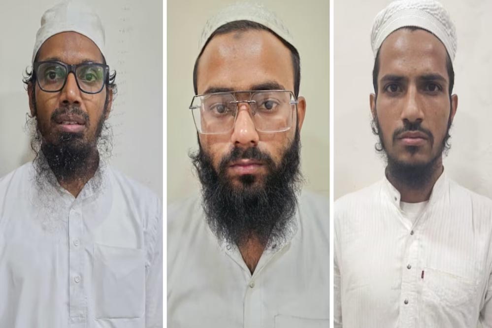 गुजरात में बड़ा खुलासा: ISIS आतंकियों ने RSS दफ्तर की रेकी कर हमले की योजना बनाई गुजरात में बड़ा खुलासा: ISIS आतंकियों ने RSS दफ्तर की रेकी कर हमले की योजना बनाई