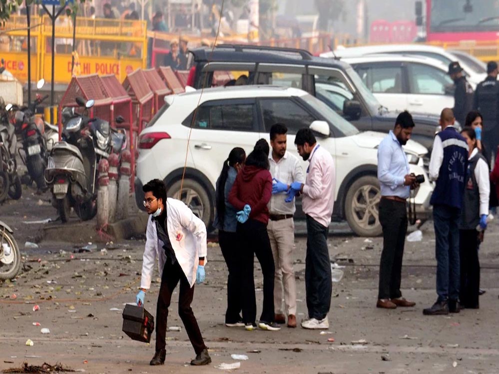 फरीदाबाद छापे से घबराया आतंकी डॉ. उमर, जल्दबाज़ी में रचा दिल्ली ब्लास्ट का षड्यंत्र — जांच में सामने आईं 10 बड़ी बातें