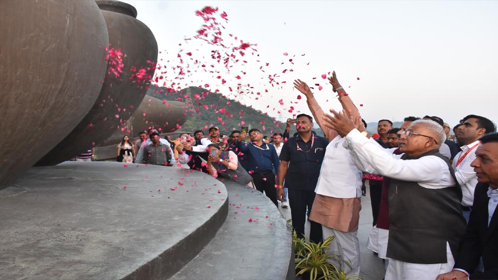 स्टेच्यू ऑफ युनिटी भारत की एकता का तीर्थ : राज्यपाल पटेल स्टेच्यू ऑफ युनिटी भारत की एकता का तीर्थ : राज्यपाल पटेल