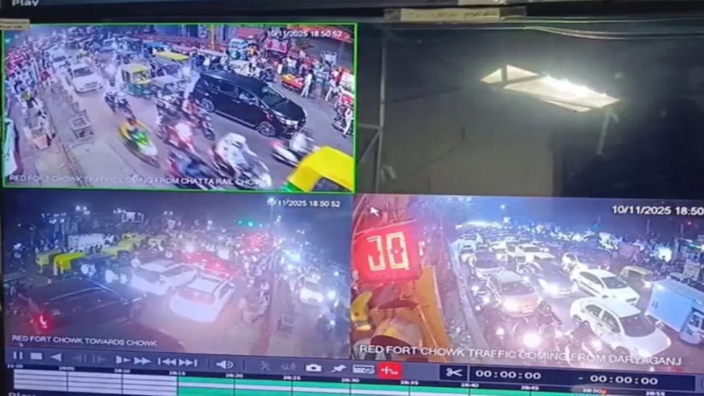 दिल्ली कार ब्लास्ट का नया CCTV फुटेज हुआ वायरल, भीड़ के बीच अचानक आग का गोला