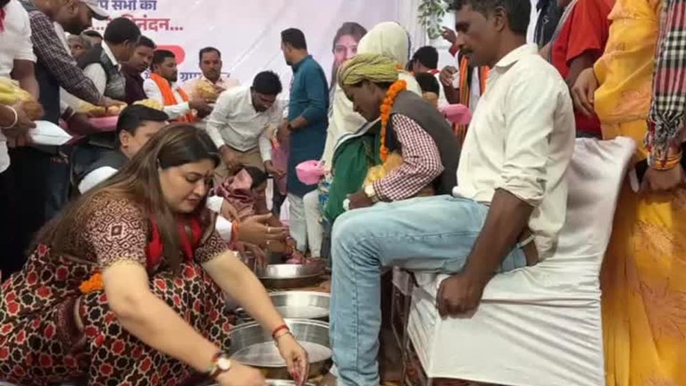 BJP विधायक भावना बोहरा ने पैर धोकर किया स्वागत, 125 आदिवासी लौटे अपने घर और अपनाए हिंदू धर्म