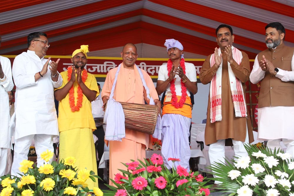 जनजातीय गौरव को नई पहचान, योगी सरकार ने बदली वंचित समाज की तस्वीर जनजातीय गौरव को नई पहचान, योगी सरकार ने बदली वंचित समाज की तस्वीर