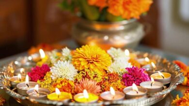 पूजा में फूल धोकर चढ़ाना: क्या इससे भगवान नाराज हो जाते हैं? जानें जरूरी बातें