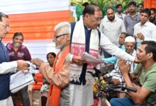 रायपुर : जनदर्शन : मुख्यमंत्री विष्णु देव साय ने आमजन की समस्याएँ सुनीं, मौके पर दिए त्वरित समाधान