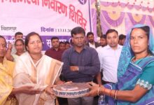 रायपुर : शासन लोगों के द्वार : हर समस्या का समाधान सरकार की प्राथमिकता: मंत्री श्रीमती लक्ष्मी राजवाड़े