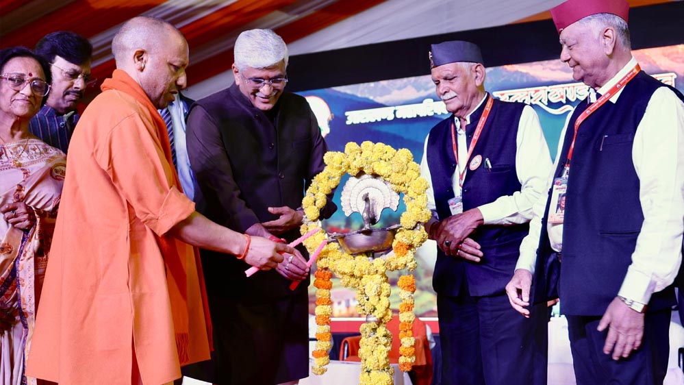 विदेशी इतिहासकारों की शरारत को पीछे छोड़कर, इतिहास के गौरव-गरिमा से जुड़े पन्ने सहेजने का काम करती है लोककला व लोकगीतः योगी आदित्यनाथ विदेशी इतिहासकारों की शरारत को पीछे छोड़कर, इतिहास के गौरव-गरिमा से जुड़े पन्ने सहेजने का काम करती है लोककला व लोकगीतः योगी आदित्यनाथ