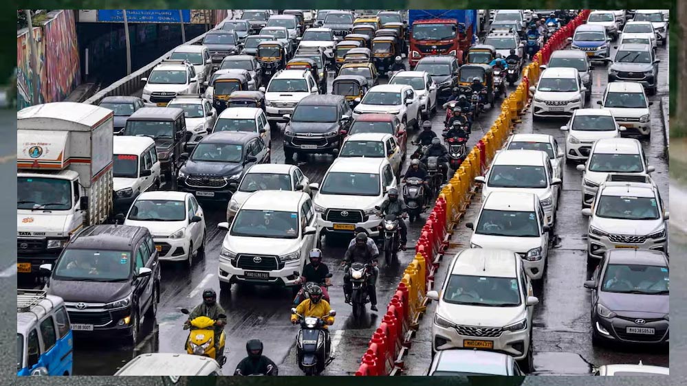 केंद्र ने बढ़ाई फिटनेस फीस, पुराने वाहनों के लिए 10 गुना तक का झटका केंद्र ने बढ़ाई फिटनेस फीस, पुराने वाहनों के लिए 10 गुना तक का झटका