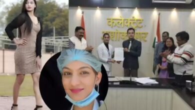 अशोकनगर अस्पताल की नर्स ने सर्जिकल वार्ड में दारू पार्टी पकड़ी, कलेक्टर ने दिया बड़ा सम्मान अशोकनगर अस्पताल की नर्स ने सर्जिकल वार्ड में दारू पार्टी पकड़ी, कलेक्टर ने दिया बड़ा सम्मान