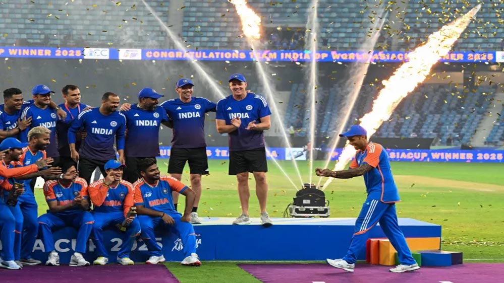 Asia Cup 2025 Trophy: दो दिन में भारत को ट्रॉफी न मिली तो BCCI करेगा मोहसिन नकवी पर एक्शन, ICC बैठक में मामला उठ सकता है Asia Cup 2025 Trophy: दो दिन में भारत को ट्रॉफी न मिली तो BCCI करेगा मोहसिन नकवी पर एक्शन, ICC बैठक में मामला उठ सकता है