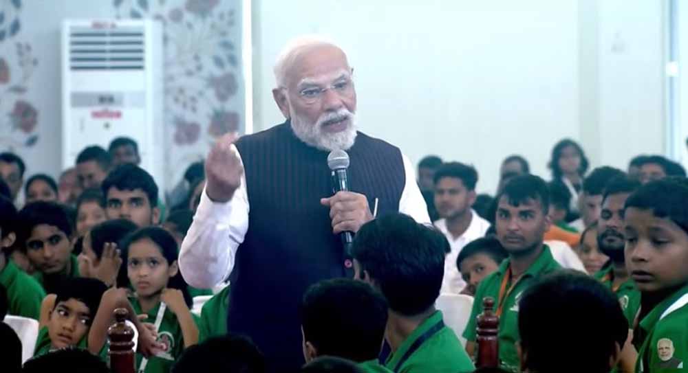 सत्य साईं संजीवनी हॉस्पिटल में पीएम मोदी का आगमन, 2,500 बच्चों से करी  दिल की बात सत्य साईं संजीवनी हॉस्पिटल में पीएम मोदी का आगमन, 2,500 बच्चों से करी  दिल की बात