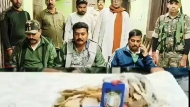 पलामू में 80 करोड़ का सांप का ज़हर बरामद, पुलिस ने 7 तस्कर किए गिरफ्तार पलामू में 80 करोड़ का सांप का ज़हर बरामद, पुलिस ने 7 तस्कर किए गिरफ्तार