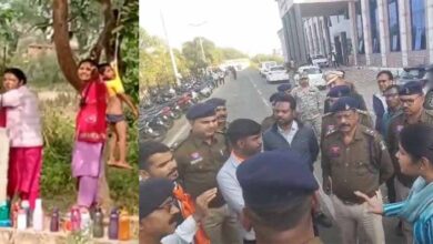 पेड़ पर छात्र को लटकाने का मामला: एबीवीपी का उग्र प्रदर्शन, कलेक्ट्रेट का मेन गेट तोड़ा, SDM बोली – ‘आग लगा दो’