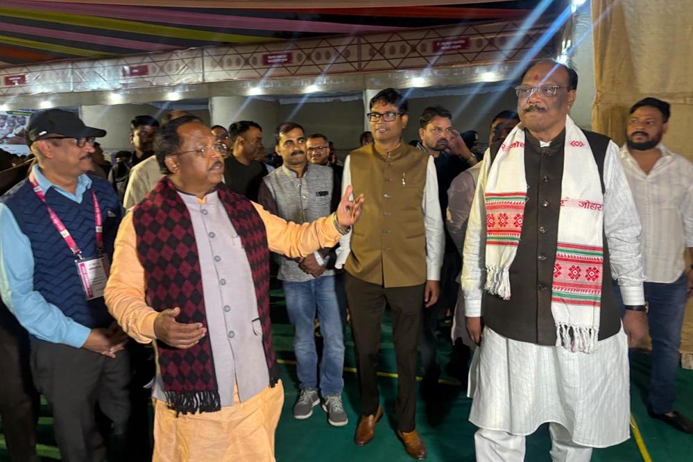 रायपुर : केन्द्रीय राज्यमंत्री दुर्गा दास उइके ने जनजातीय गौरव दिवस कार्यक्रम की तैयारियों का लिया जायजा रायपुर : केन्द्रीय राज्यमंत्री दुर्गा दास उइके ने जनजातीय गौरव दिवस कार्यक्रम की तैयारियों का लिया जायजा