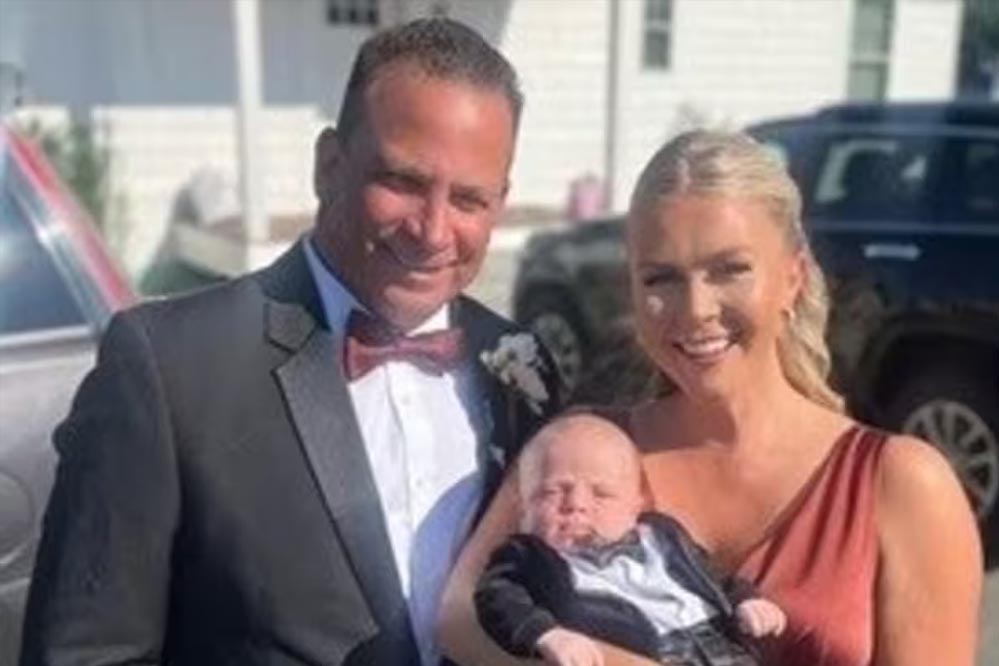 डोनाल्ड ट्रंप की 28 वर्षीय अधिकारी ने 60 वर्षीय शख्स से की शादी, साझा किया कारण डोनाल्ड ट्रंप की 28 वर्षीय अधिकारी ने 60 वर्षीय शख्स से की शादी, साझा किया कारण