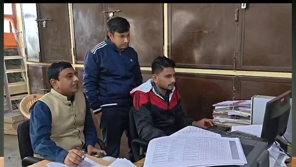 SIR रिव्यू में लापरवाही पर बुरहानपुर के 17 अधिकारियों-कर्मचारियों को नोटिस, दो बीएलओ हुए सम्मानित SIR रिव्यू में लापरवाही पर बुरहानपुर के 17 अधिकारियों-कर्मचारियों को नोटिस, दो बीएलओ हुए सम्मानित