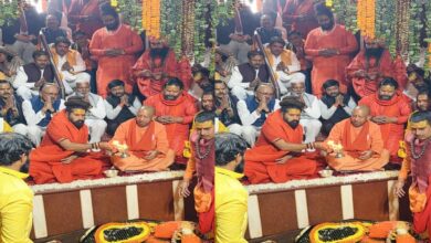 सीएम योगी ने किया मां गंगा का पूजन, बड़े हनुमान के चरणों में झुकाया शीश