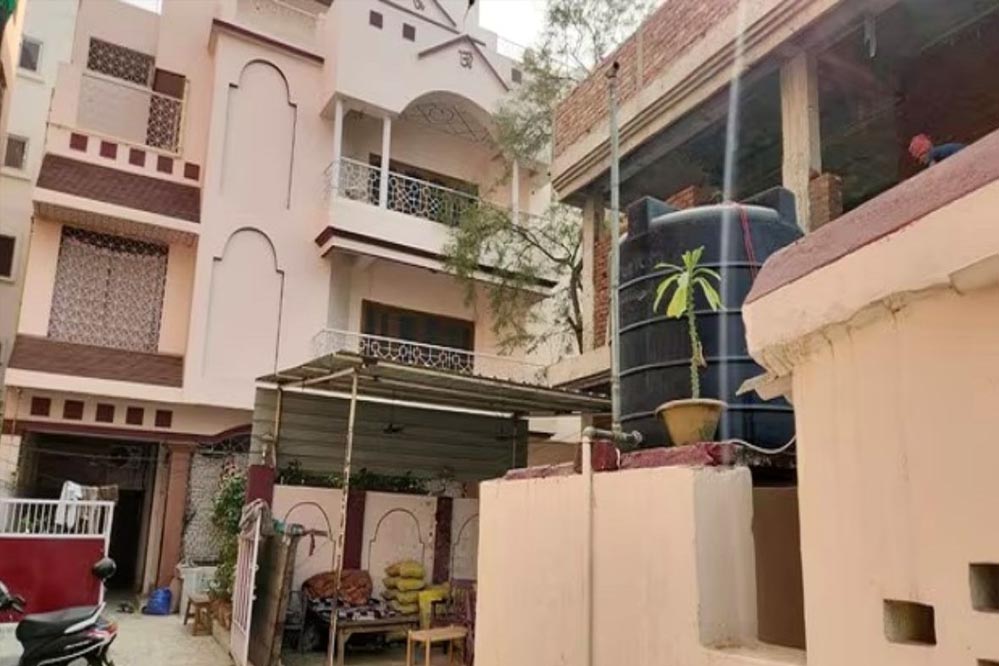 बिहार के धनकुबेर ऑफिसर का खेल बेनकाब: करोड़ों की संपत्ति, 10 प्लॉट और लाखों के गहने जब्त बिहार के धनकुबेर ऑफिसर का खेल बेनकाब: करोड़ों की संपत्ति, 10 प्लॉट और लाखों के गहने जब्त