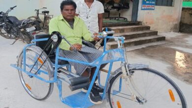 छत्तीसगढ़ सरकार की संवेदनशील पहल से दिव्यांगजनों को तत्काल मिल रही ट्रायसायकल एवं बैसाखी छत्तीसगढ़ सरकार की संवेदनशील पहल से दिव्यांगजनों को तत्काल मिल रही ट्रायसायकल एवं बैसाखी