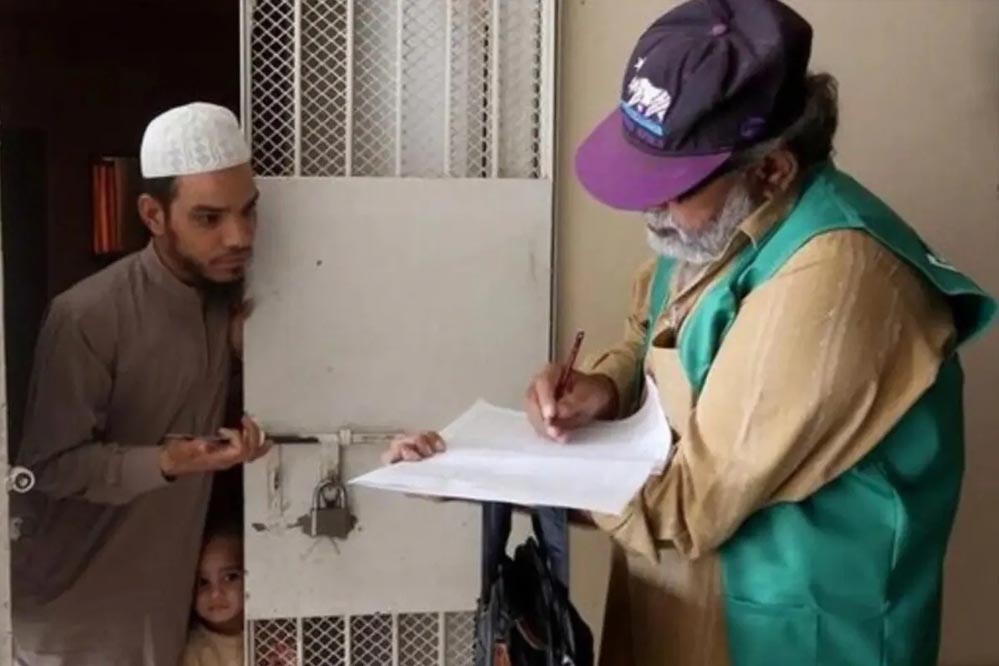 पाकिस्तान की बढ़ती आबादी को लेकर खतरे की चेतावनी, खुद ही अपने बोझ से हो सकता है दबाव में