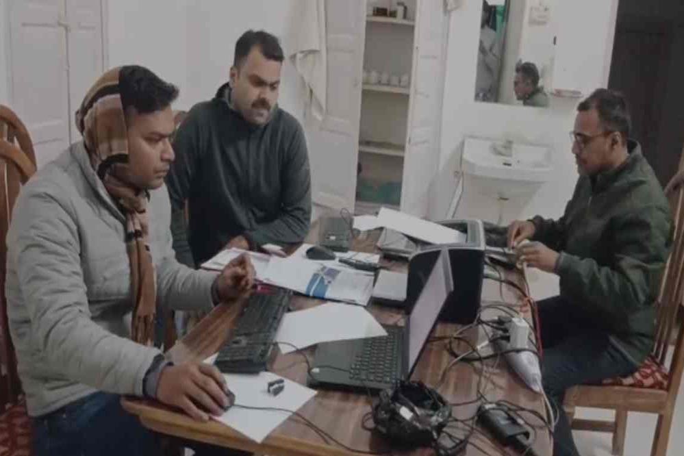 सिंगरौली: नायब तहसीलदार रिश्वत लेते रंगे हाथों पकड़ा, राजस्व निरीक्षक पर भी शिकंजा सिंगरौली: नायब तहसीलदार रिश्वत लेते रंगे हाथों पकड़ा, राजस्व निरीक्षक पर भी शिकंजा