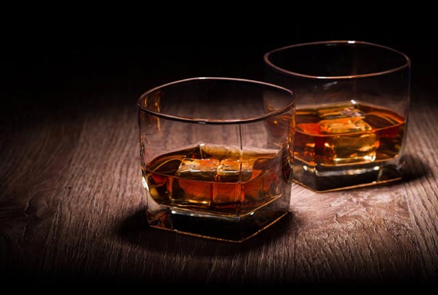 शराब की खपत में गिरावट, लेकिन बढ़ रहा है गांजा सेवन—क्या यही है असली वजह? शराब की खपत में गिरावट, लेकिन बढ़ रहा है गांजा सेवन—क्या यही है असली वजह?