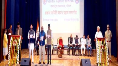 नव निर्वाचित पदाधिकारी ईमानदारी, कर्तव्यनिष्ठा और पारदर्शिता का उच्च स्तर पर करें पालन : राज्यपाल पटेल नव निर्वाचित पदाधिकारी ईमानदारी, कर्तव्यनिष्ठा और पारदर्शिता का उच्च स्तर पर करें पालन : राज्यपाल पटेल