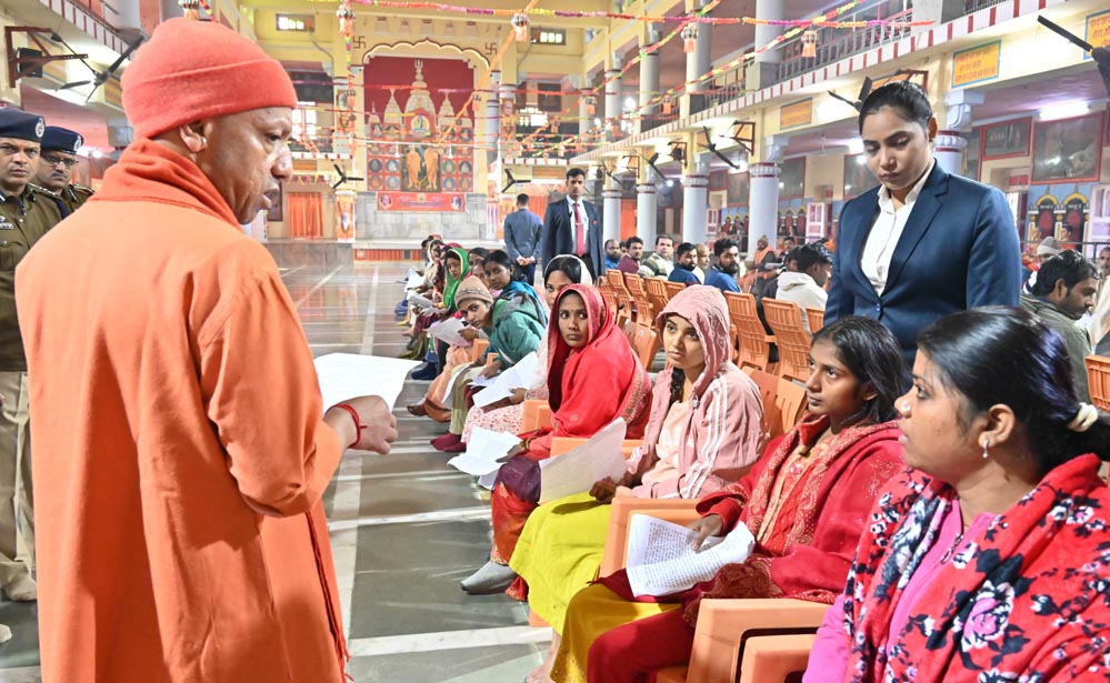 बिना चिंता कराएं इलाज, सरकार करेगी भरपूर आर्थिक मदद : मुख्यमंत्री योगी आदित्यनाथ बिना चिंता कराएं इलाज, सरकार करेगी भरपूर आर्थिक मदद : मुख्यमंत्री योगी आदित्यनाथ