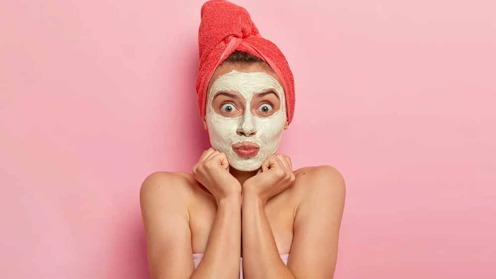 वेडिंग सीजन में पाएं इंस्टेंट ग्लो: इस्तेमाल करें ये 4 होममेड फेस पैक