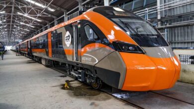 वंदे भारत स्लीपर ट्रेन होगी खास, रेलवे ने तैयार किया पूरा प्लान; जानें सुविधाएं वंदे भारत स्लीपर ट्रेन होगी खास, रेलवे ने तैयार किया पूरा प्लान; जानें सुविधाएं