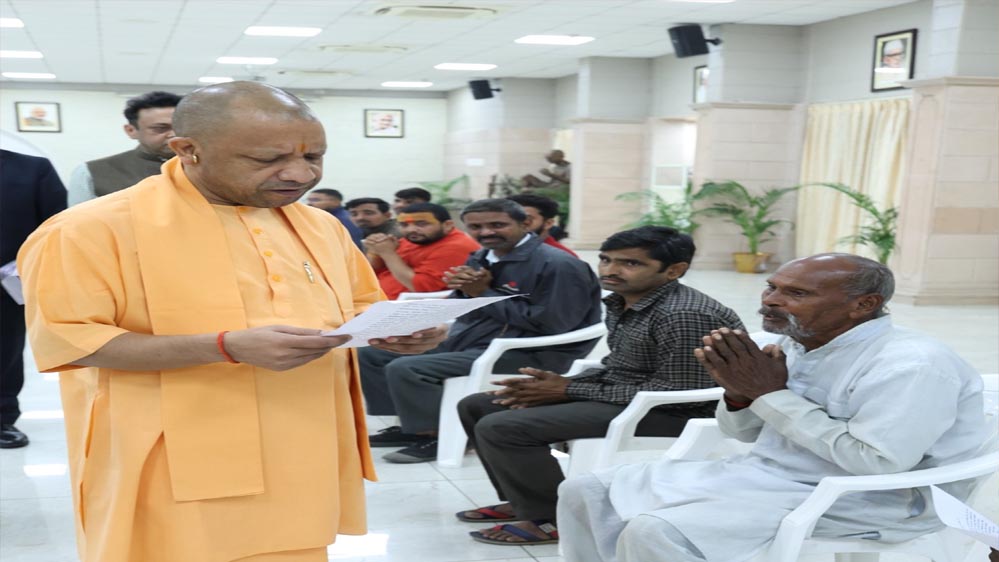 प्रदेशवासियों की सुरक्षा और सम्मान के लिए संकल्पित है सरकार: मुख्यमंत्री प्रदेशवासियों की सुरक्षा और सम्मान के लिए संकल्पित है सरकार: मुख्यमंत्री