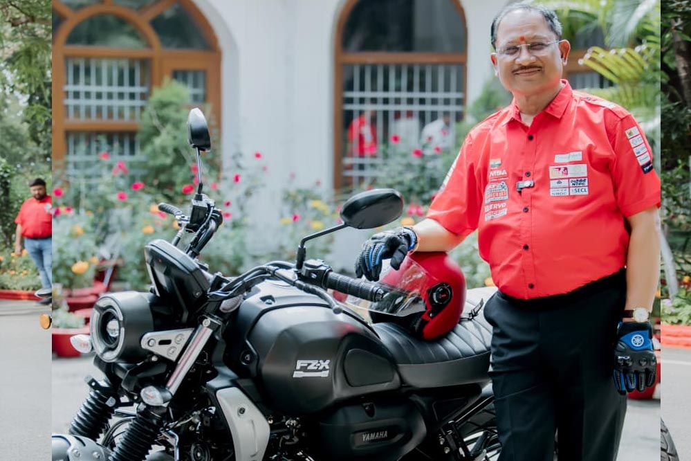 रायपुर : मुख्यमंत्री विष्णुदेव साय ने स्वयं बाइक चलाकर युवाओं को दिया सुरक्षित ड्राइविंग का संदेश रायपुर : मुख्यमंत्री विष्णुदेव साय ने स्वयं बाइक चलाकर युवाओं को दिया सुरक्षित ड्राइविंग का संदेश