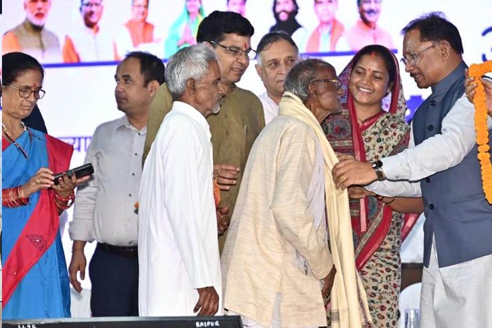 विशेष लेख : वरिष्ठ नागरिकों के सम्मान, सुरक्षा और कल्याण के लिए प्रतिबद्ध – छत्तीसगढ़ का आदर्श मॉडल विशेष लेख : वरिष्ठ नागरिकों के सम्मान, सुरक्षा और कल्याण के लिए प्रतिबद्ध – छत्तीसगढ़ का आदर्श मॉडल