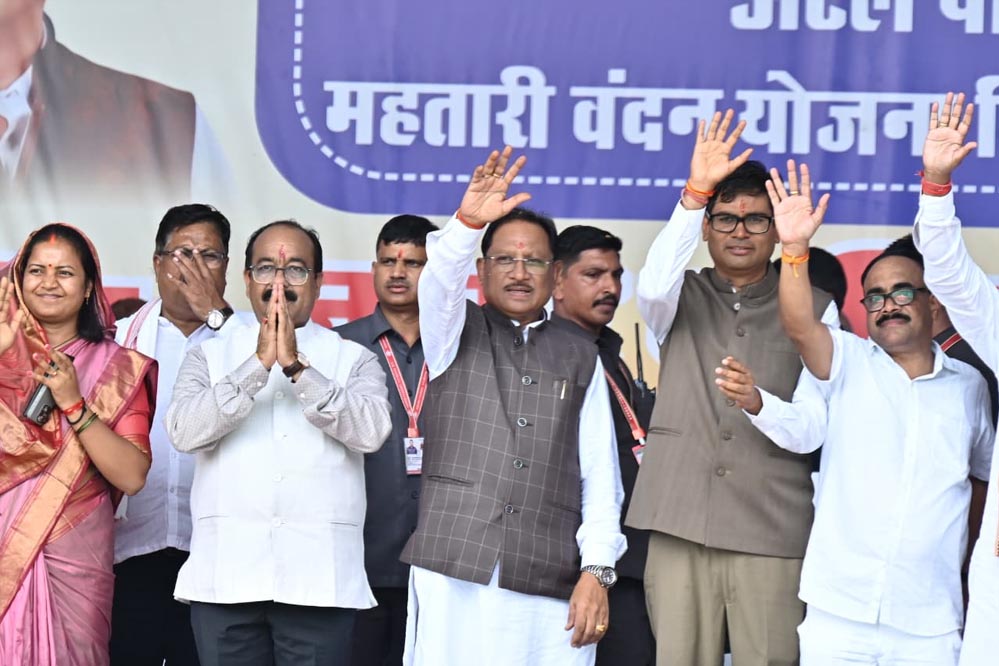 रायपुर : विशेष लेख : नई उड़ान, नया क्षितिज – छत्तीसगढ़ में महतारियों के सशक्तिकरण की कहानी रायपुर : विशेष लेख : नई उड़ान, नया क्षितिज – छत्तीसगढ़ में महतारियों के सशक्तिकरण की कहानी