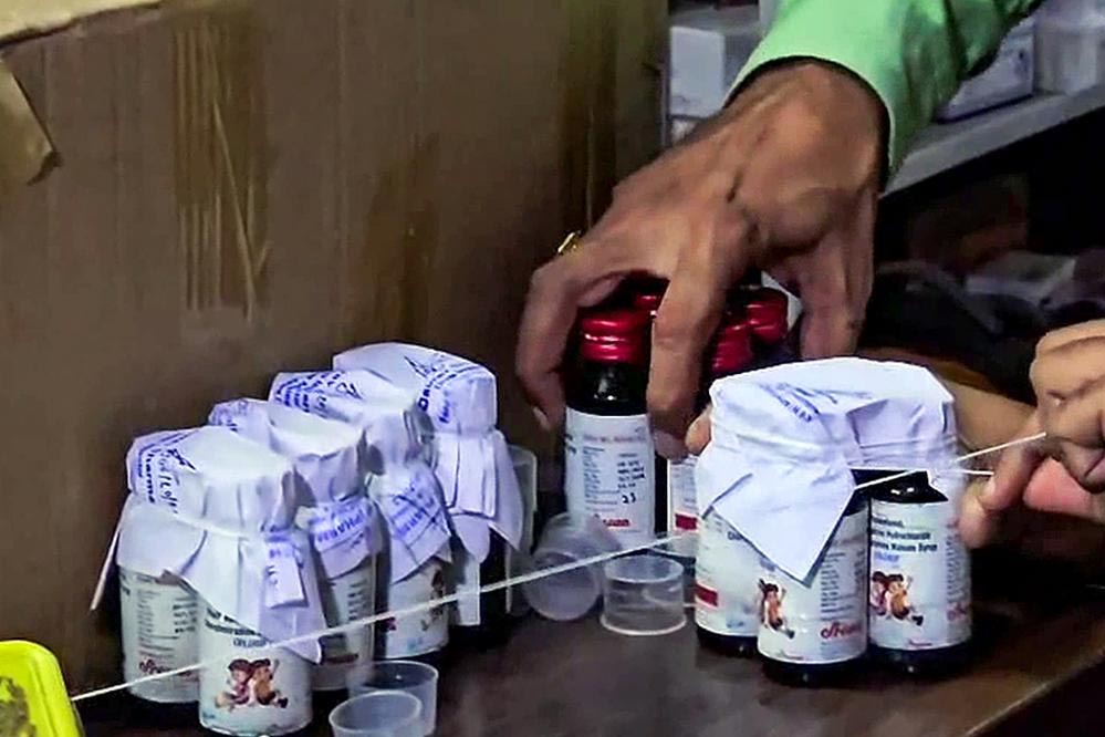 22 बच्चों की मौत मामले में आरोपी डॉक्टर की पत्नी गिरफ्तार, दवा स्टॉक में की गई हेराफेरी 22 बच्चों की मौत मामले में आरोपी डॉक्टर की पत्नी गिरफ्तार, दवा स्टॉक में की गई हेराफेरी