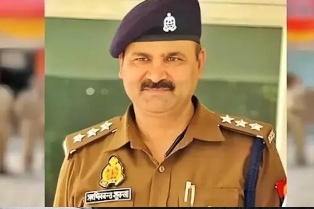 कानपुर में DSP ऋषिकांत शुक्ला पर विजिलेंस जांच, करोड़ों की अवैध संपत्ति के आरोप में बर्खास्त करने की मांग कानपुर में DSP ऋषिकांत शुक्ला पर विजिलेंस जांच, करोड़ों की अवैध संपत्ति के आरोप में बर्खास्त करने की मांग