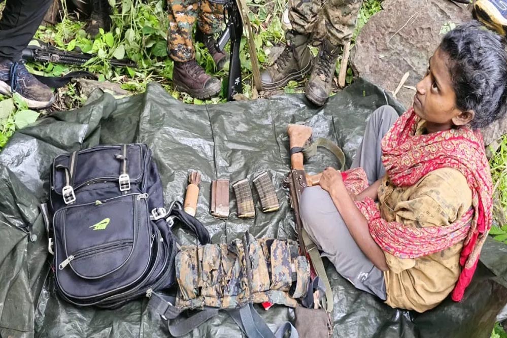 33 साल बाद MP में पहला नक्सली सरेंडर, 23 साल की सुनीता बनी पहली महिला नक्सली, 4 लाख की इनाम राशि