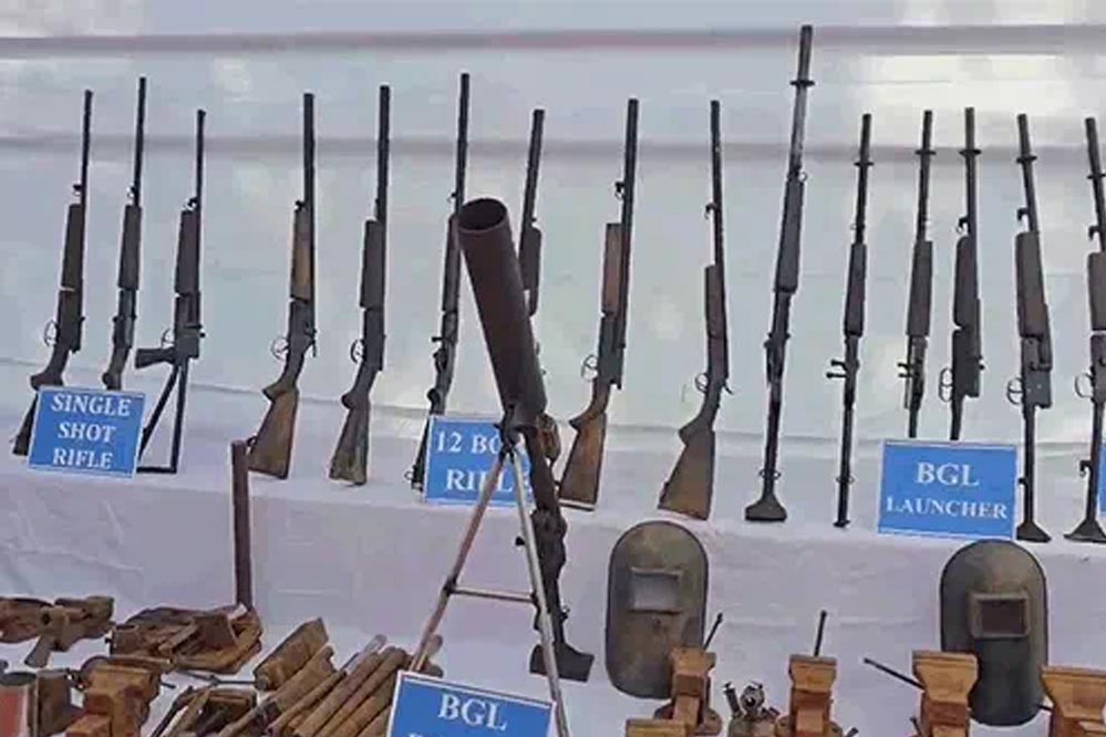 सुकमा में नक्सली हथियार फैक्ट्री का पर्दाफाश, 17 देसी राइफल, BGL लांचर और विस्फोटक बरामद सुकमा में नक्सली हथियार फैक्ट्री का पर्दाफाश, 17 देसी राइफल, BGL लांचर और विस्फोटक बरामद