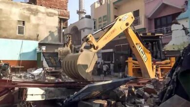 महाकाल मंदिर के रास्ते पर बड़ी कार्रवाई: मुस्लिम बाहुल्य क्षेत्र में 12 अवैध मकान बुलडोजर से गिराए गए महाकाल मंदिर के रास्ते पर बड़ी कार्रवाई: मुस्लिम बाहुल्य क्षेत्र में 12 अवैध मकान बुलडोजर से गिराए गए