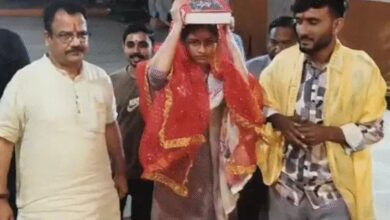 खंडवा में रुखसार ने हिंदू युवक से रचाई शादी, बोली- बचपन से सनातन धर्म में था सम्मान खंडवा में रुखसार ने हिंदू युवक से रचाई शादी, बोली- बचपन से सनातन धर्म में था सम्मान