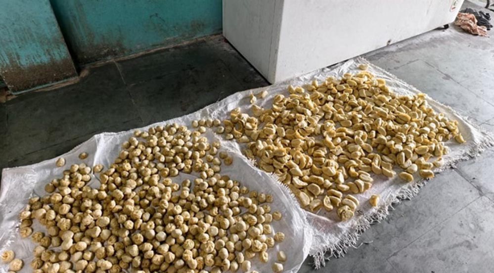 इंदौर में बड़ी कार्रवाई: ‘चिंटू मोमो’ फैक्ट्री सील, 150 किलो मिलावटी माल जब्त इंदौर में बड़ी कार्रवाई: ‘चिंटू मोमो’ फैक्ट्री सील, 150 किलो मिलावटी माल जब्त