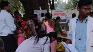 बीजापुर में विकास की दस्तकः धुर माओवाद प्रभावित क्षेत्र के सात गांवों में पहली बार लगा मेगा हेल्थ कैंप