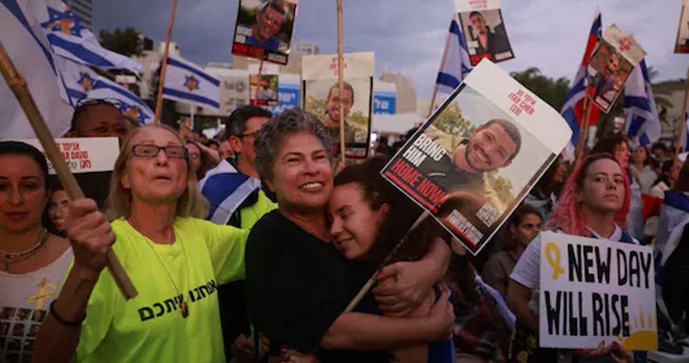 आतंकियों के हाथों बंधक बनाकर यातनाएँ सहने वाले की दास्तान: बंधक बनकर कराई गयी शर्मनाक हरकतों की सच्ची कहानी आतंकियों के हाथों बंधक बनाकर यातनाएँ सहने वाले की दास्तान: बंधक बनकर कराई गयी शर्मनाक हरकतों की सच्ची कहानी