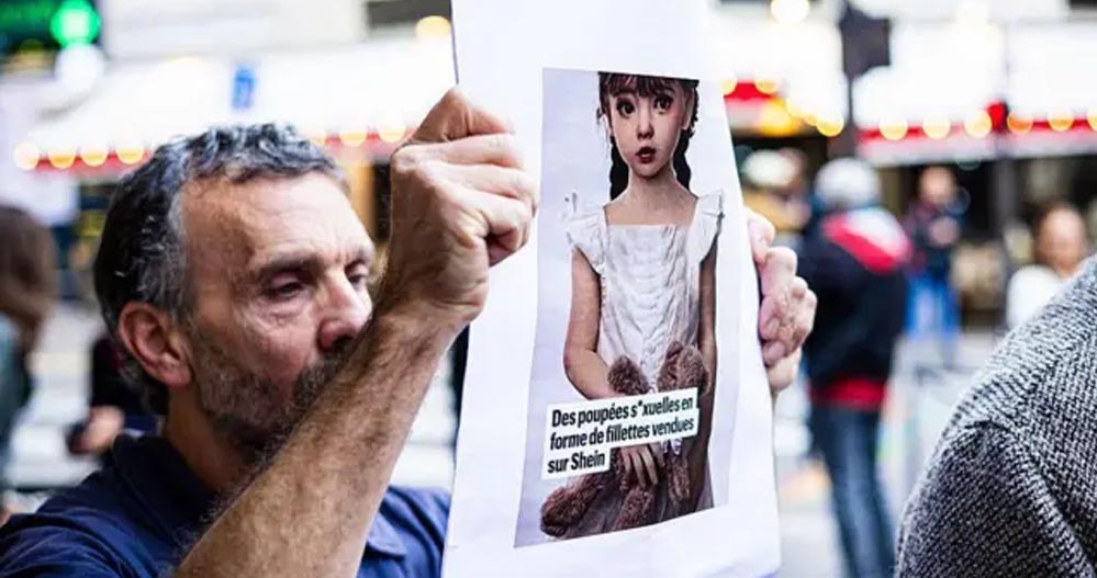 फ्रांस में ड्रैगन की सेक्स डॉल को लेकर विवाद, राष्ट्रपति मैक्रों ने लिया बड़ा निर्णय फ्रांस में ड्रैगन की सेक्स डॉल को लेकर विवाद, राष्ट्रपति मैक्रों ने लिया बड़ा निर्णय