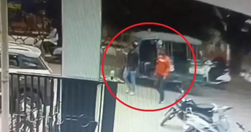 ग्वालियर में बहादुर छात्रा ने दिनदहाड़े अपहरण रोक दिया, तीन आरोपियों को पुलिस ने किया गिरफ्तार ग्वालियर में बहादुर छात्रा ने दिनदहाड़े अपहरण रोक दिया, तीन आरोपियों को पुलिस ने किया गिरफ्तार