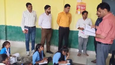 कलेक्टर पार्थ जैसवाल ने बच्चों को पढ़ाई मैथ्स, पूछा ऐसा सवाल जो सबको हैरान कर गया कलेक्टर पार्थ जैसवाल ने बच्चों को पढ़ाई मैथ्स, पूछा ऐसा सवाल जो सबको हैरान कर गया