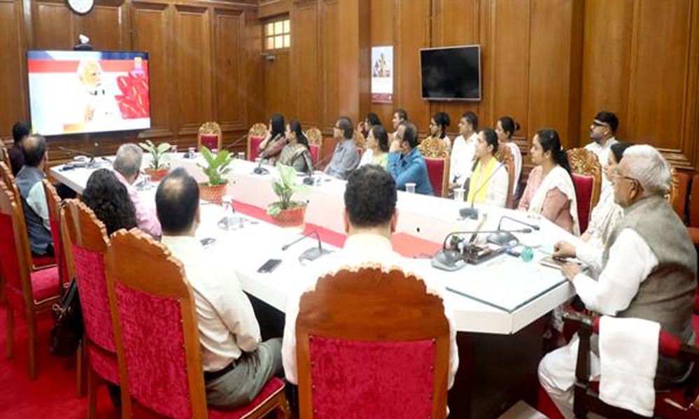 प्रधानमंत्री मोदी ने राष्ट्रीय गीत वंदे मातरम् के 150वें वर्ष के स्मरणोत्सव समारोह का किया शुभारम्भ प्रधानमंत्री मोदी ने राष्ट्रीय गीत वंदे मातरम् के 150वें वर्ष के स्मरणोत्सव समारोह का किया शुभारम्भ