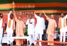 योगी ने कांग्रेस व राजद को धोया, बोले- अराजकता पैदा करना इनका जन्मसिद्ध अधिकार