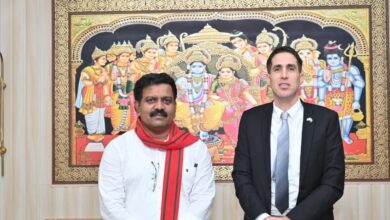 रायपुर : उपमुख्यमंत्री विजय शर्मा से इस्राइल के आर्थिक प्रतिनिधि यैर ओशेरॉफ की सौजन्य भेंट रायपुर : उपमुख्यमंत्री विजय शर्मा से इस्राइल के आर्थिक प्रतिनिधि यैर ओशेरॉफ की सौजन्य भेंट