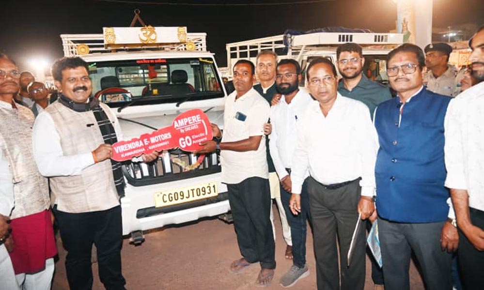 रायपुर : उपमुख्यमंत्री विजय शर्मा ने पीएम मत्स्य संपदा योजना के तहत मत्स्यपालकों को पिकअप वाहन की सौंपी चाबी रायपुर : उपमुख्यमंत्री विजय शर्मा ने पीएम मत्स्य संपदा योजना के तहत मत्स्यपालकों को पिकअप वाहन की सौंपी चाबी